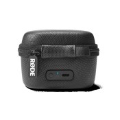 rode-wireless-go-II-charge-case-desktop-insitu-close-up-of-button-LED-USB-8192x5464-rgb-2000x2000-e6dcfa5